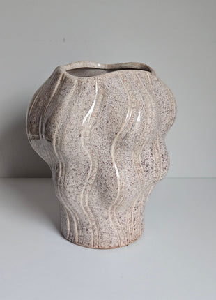 Vaas organisch zand aardewerk met natuurlijke vorm hoogte 22.5cm