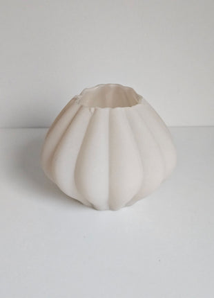 Vaas ribbeltextuur beige glas met geribde afwerking hoogte 11 x Ø 14 cm