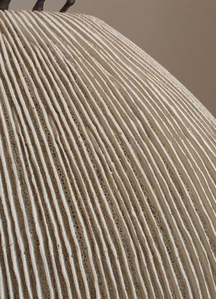 Close-up van de ovale vorm en het matte oppervlak van Vaas Bubio M van Light & Living