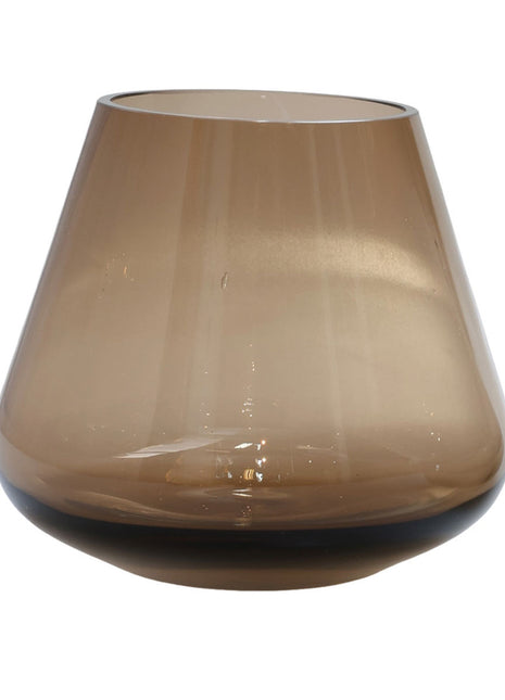 Vase the World waxinelichthouder Tasman in een prachtige Taupe kleur. De waxinelichthouder is gemaakt van glas en is mondgeblazen.