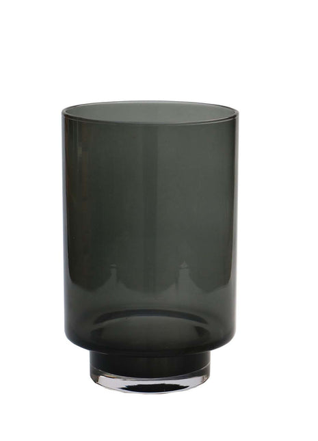 Vase the World waxinelichthouder Thames in een prachtige grijze kleur. De waxinelichthouder is gemaakt van glas en is mondgeblazen.