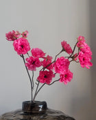 Zijdebloem Bloesemtak Fuchsia  met een hoogte van 50cm en kleurijke realistische roze bladeren.